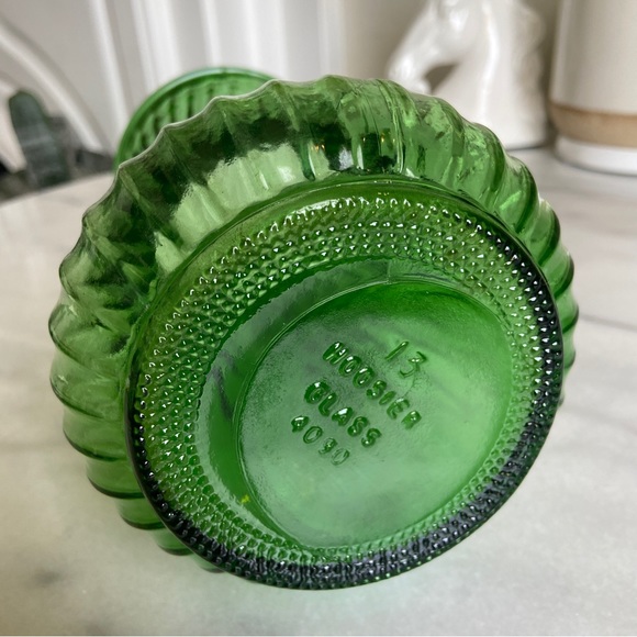 VINTAGE • Hoosier Green Glass Vase Swirl Pattern Pressed Indiana Bohemian Retro - Picture 5 of 8